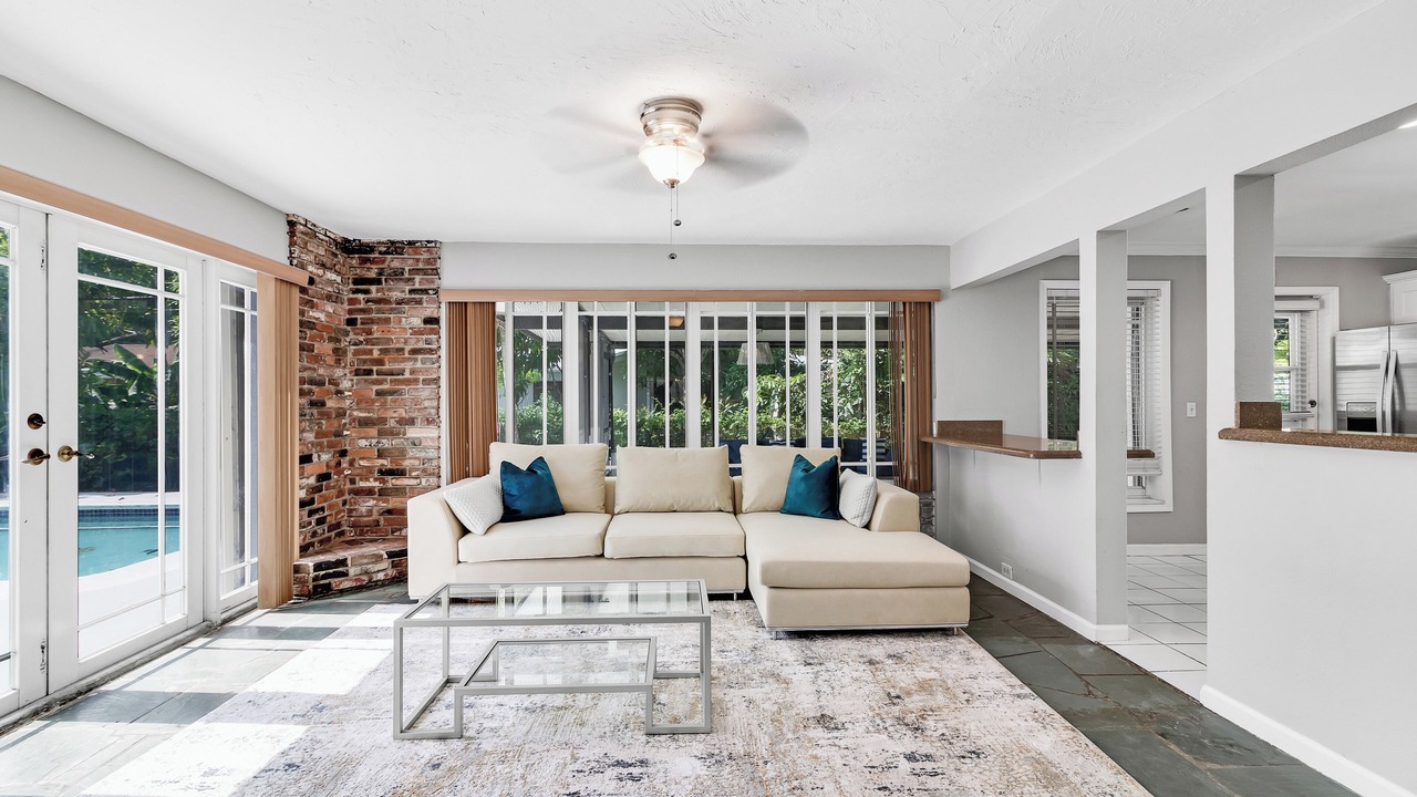 Photo of Livingroom in El Portal