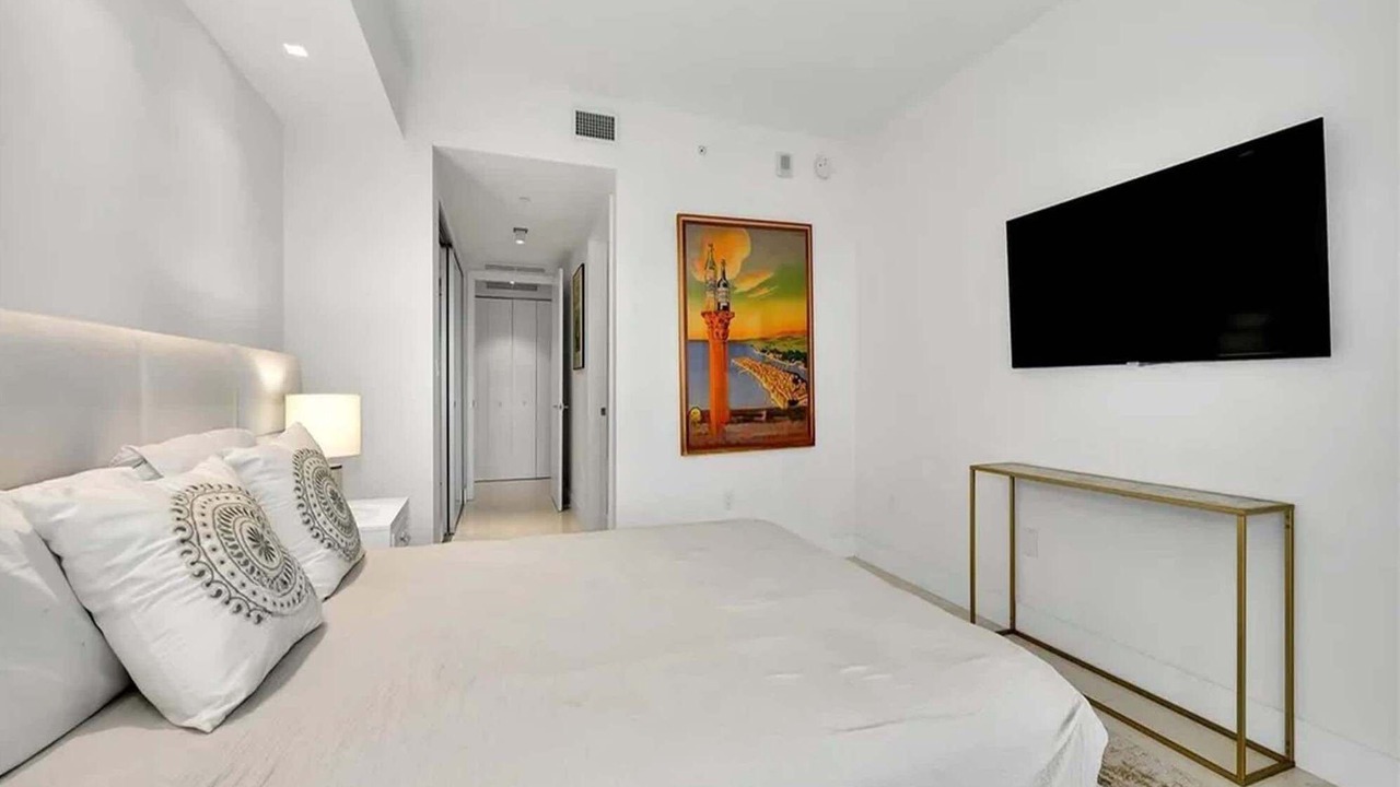 Photo of Bedroom in Edgewater