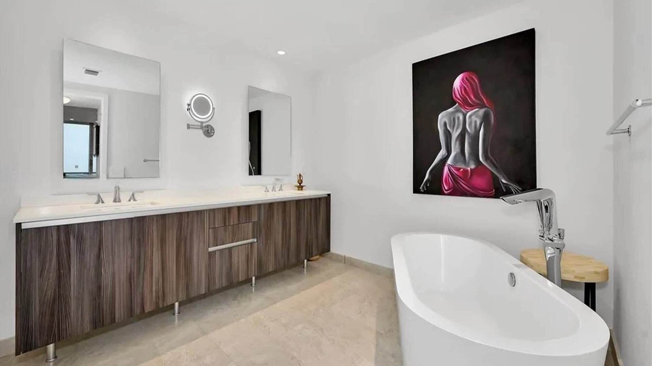Photo of Bathroom in Edgewater
