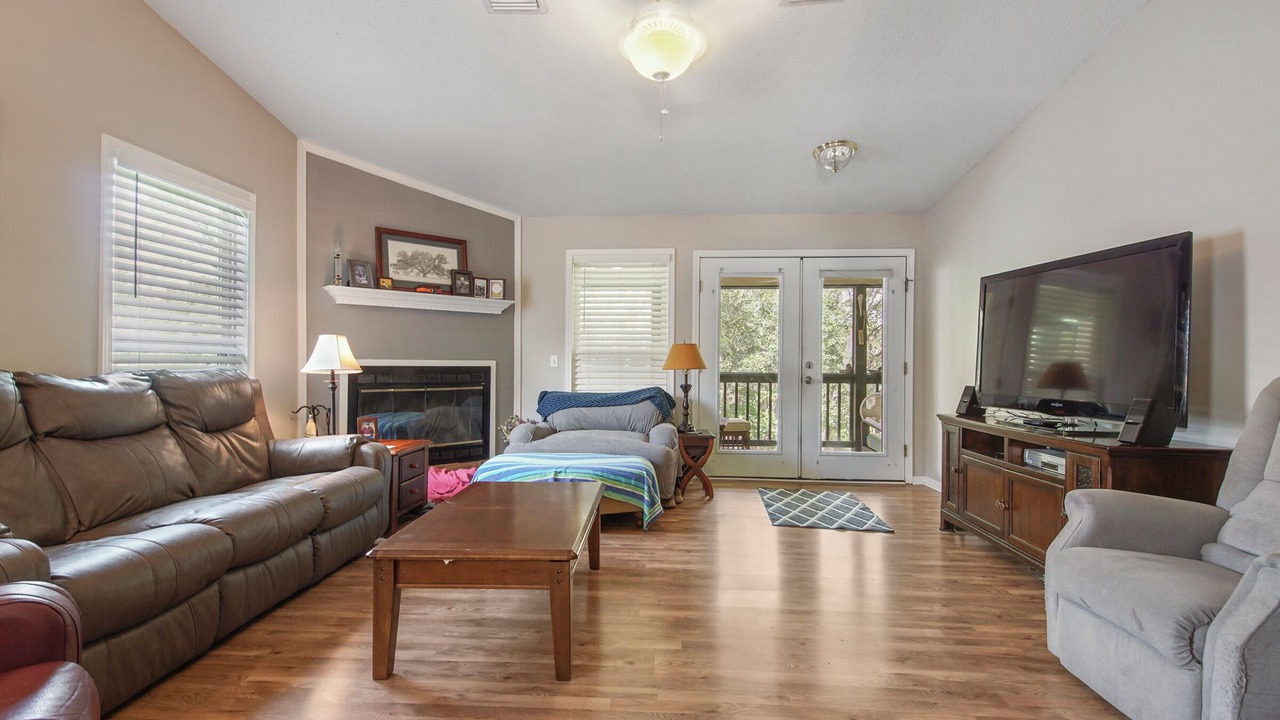 Photo of Livingroom in Thomas Drive