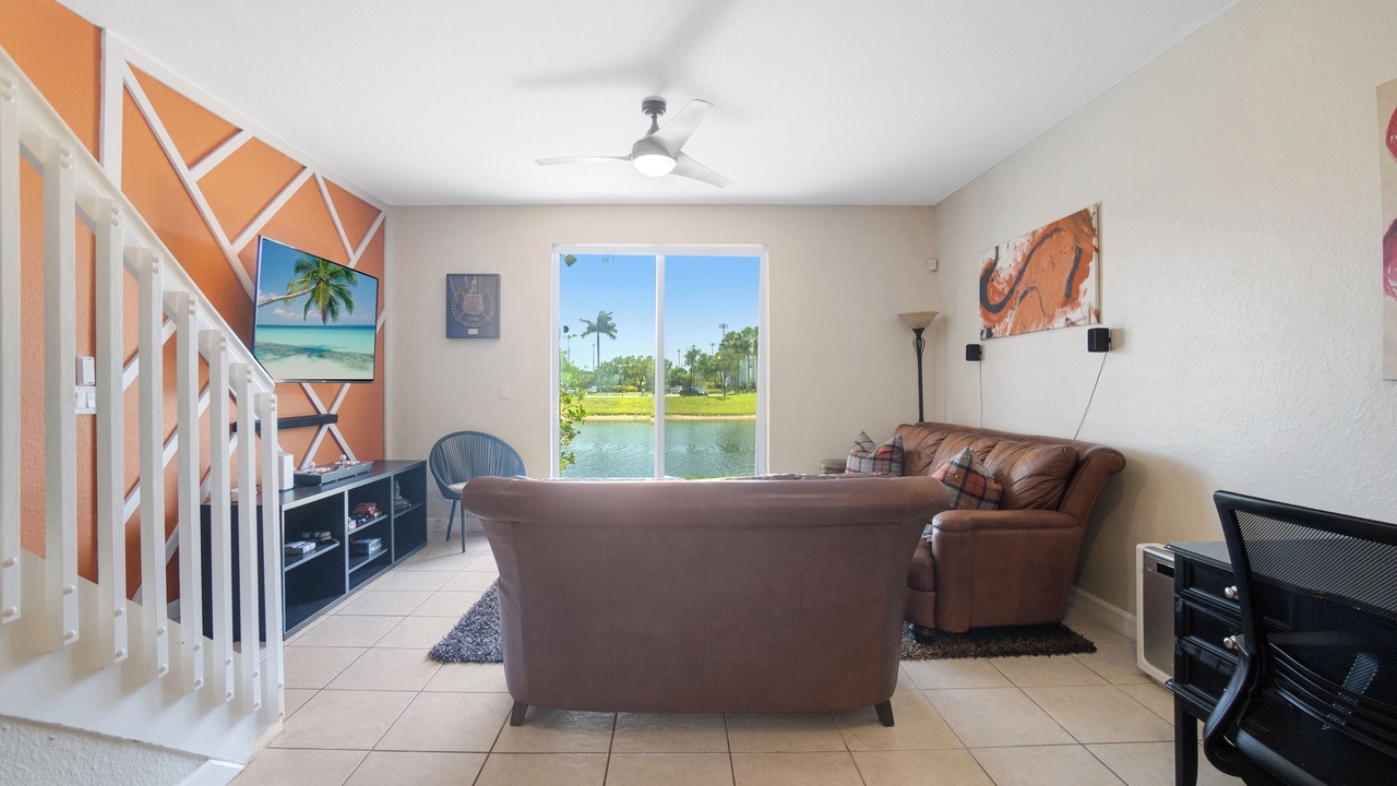 Photo of Livingroom in Lauderhill