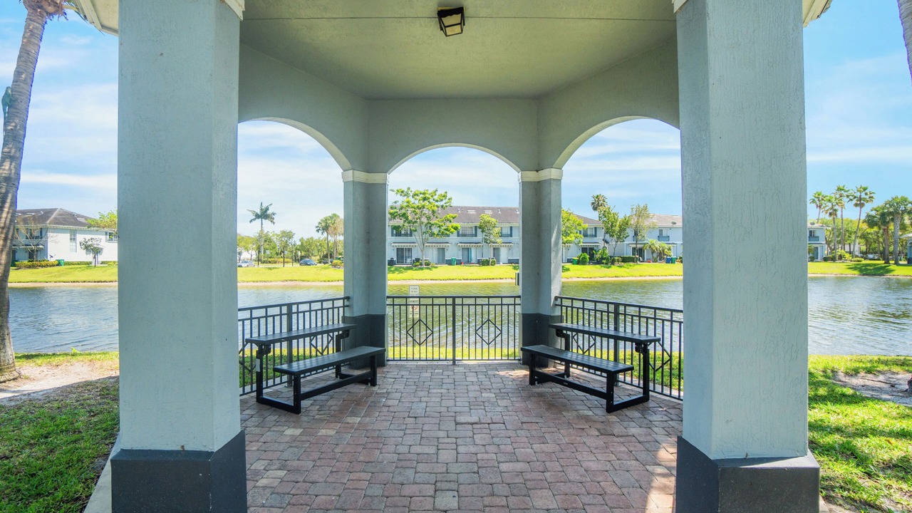 Photo of Outdoor in Lauderhill