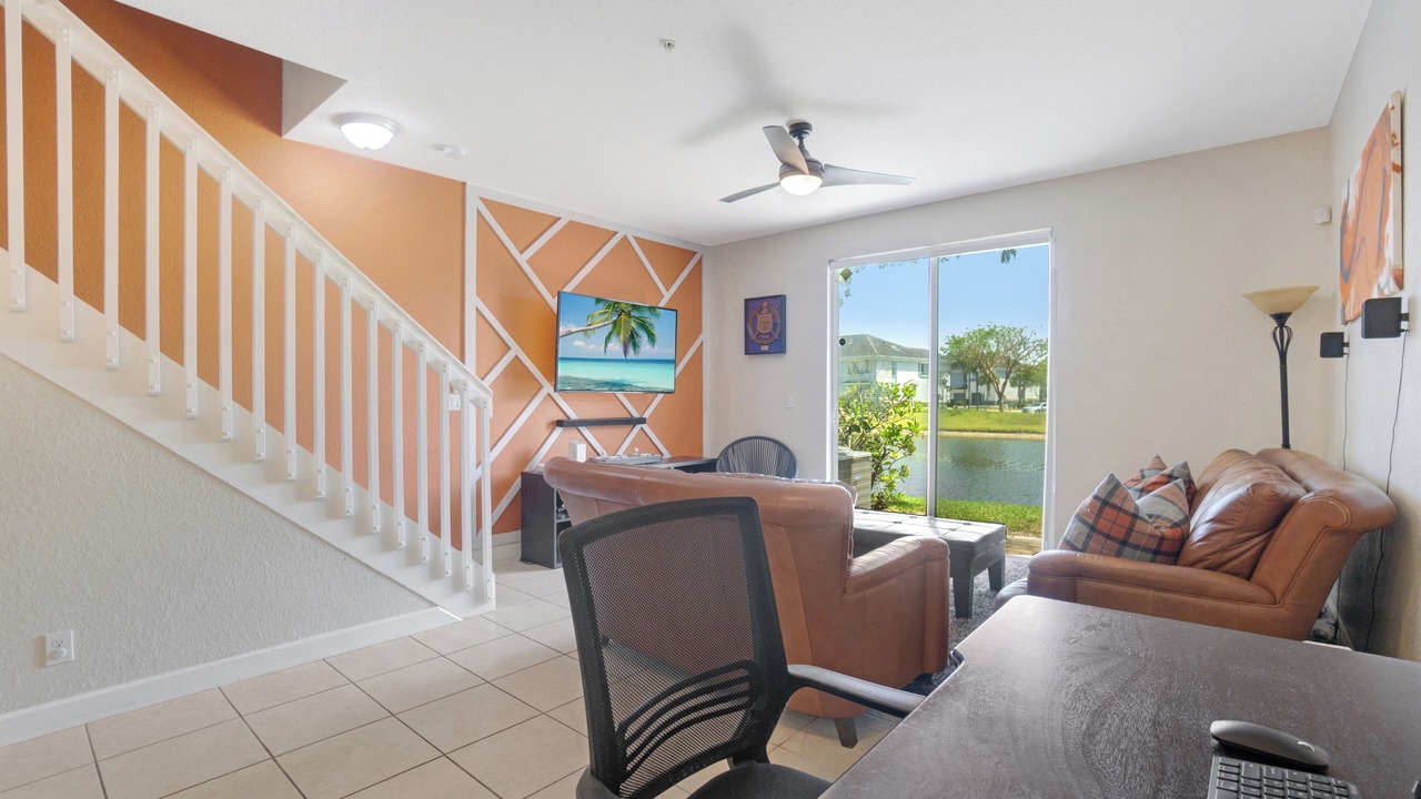 Photo of Livingroom in Lauderhill