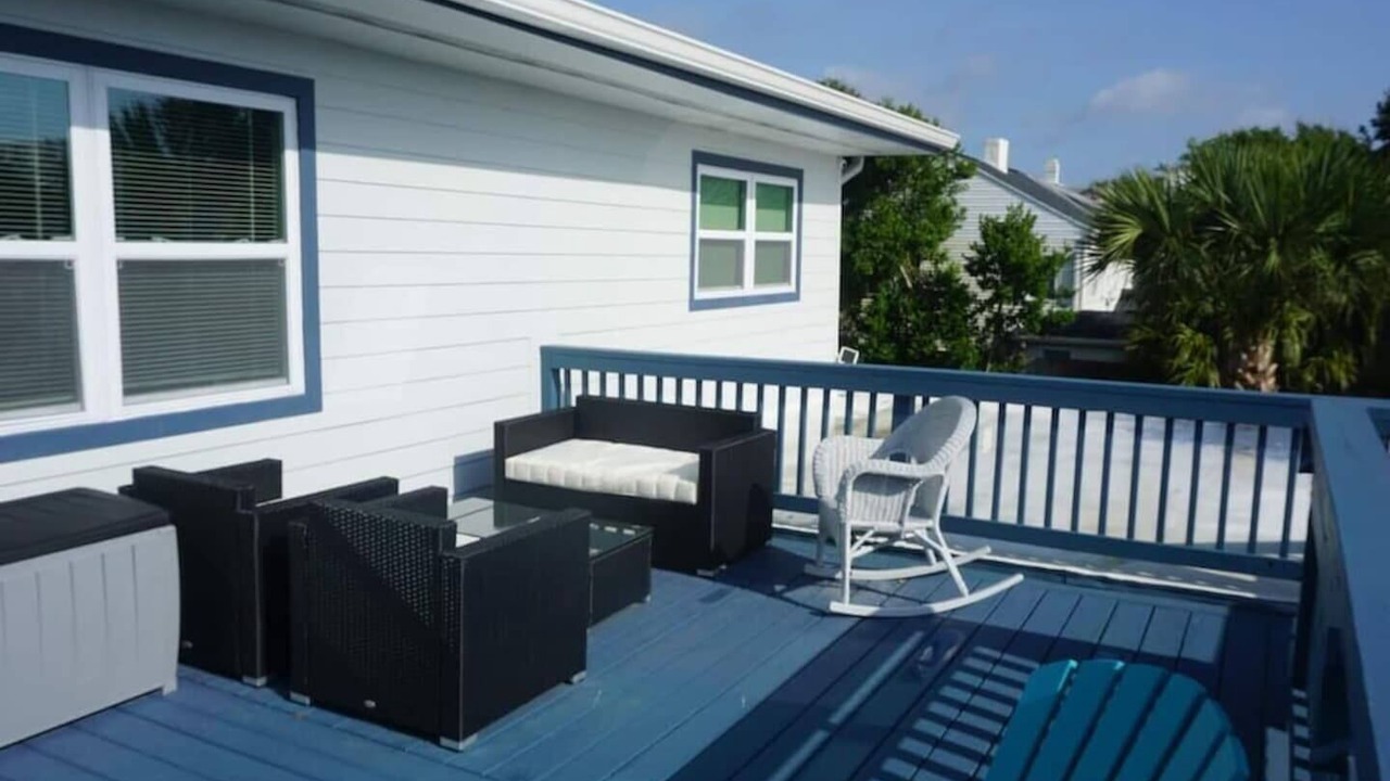 Photo of Patio Balcony in Smith's Memento