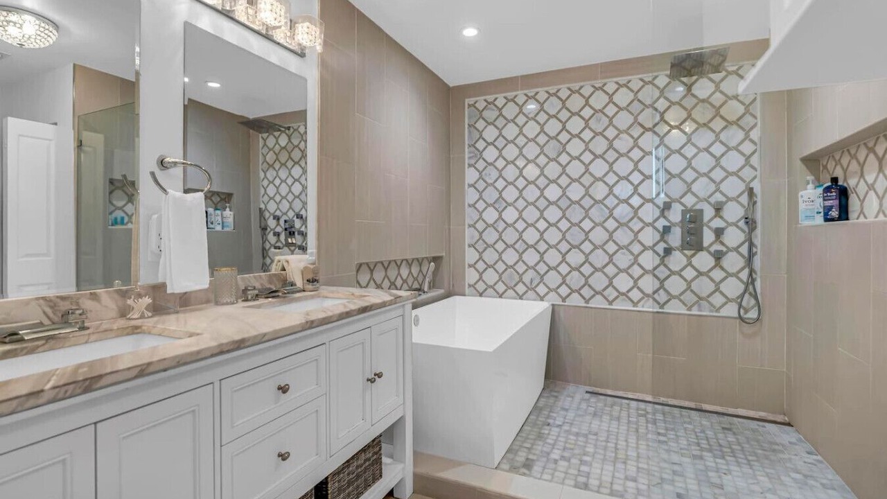 Photo of Bathroom in Sunrise