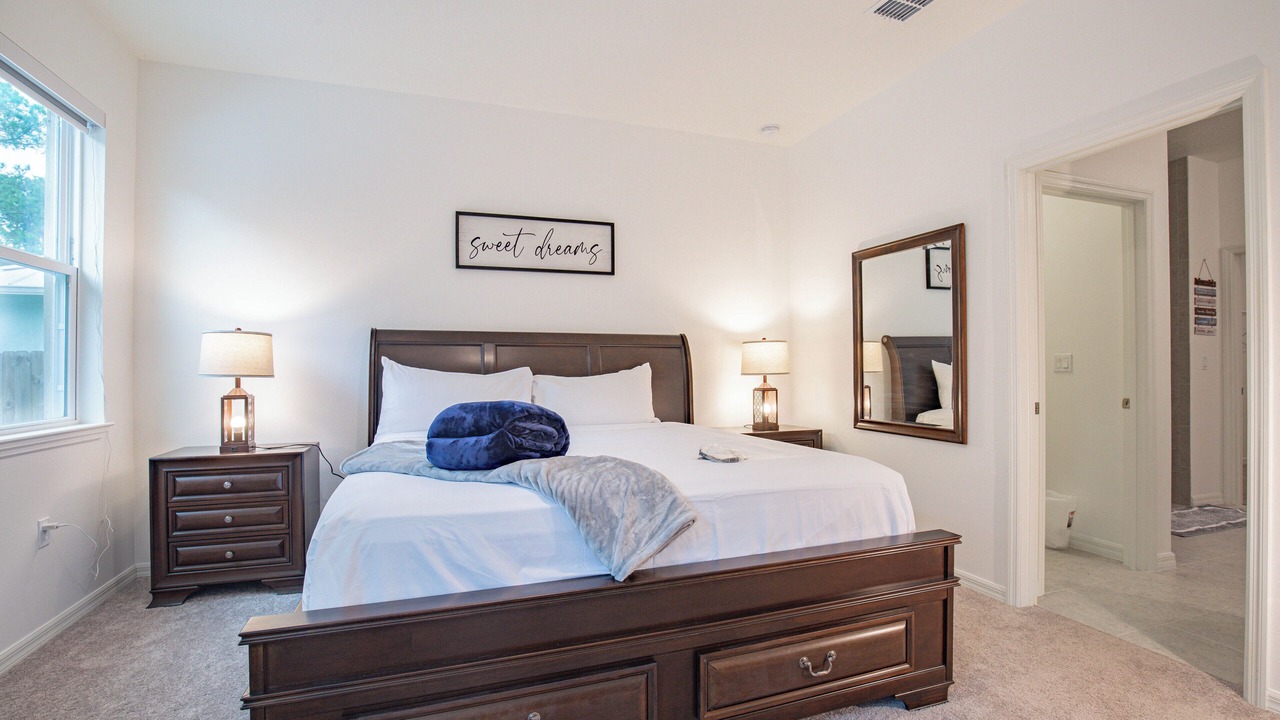 Photo of Bedroom in White City