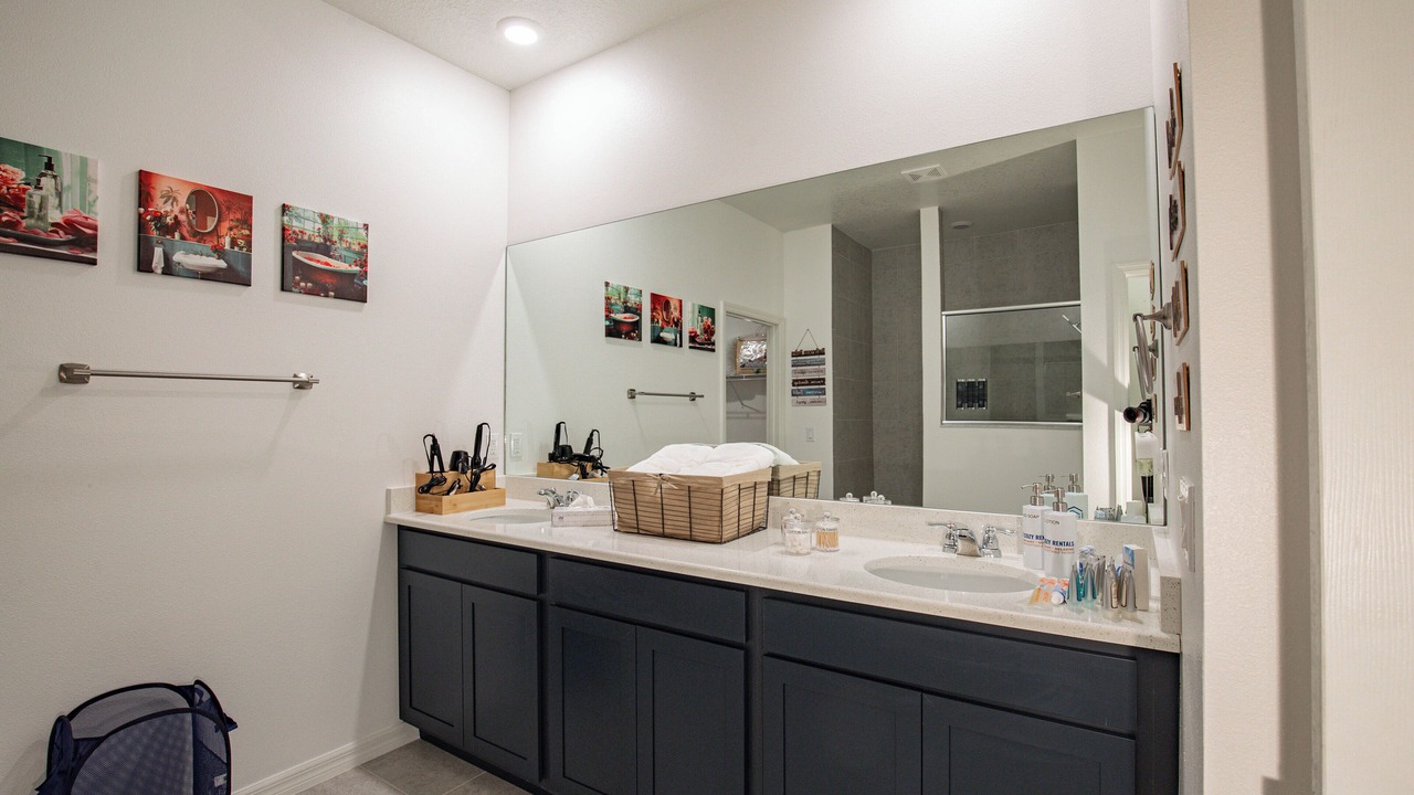 Photo of Bathroom in White City