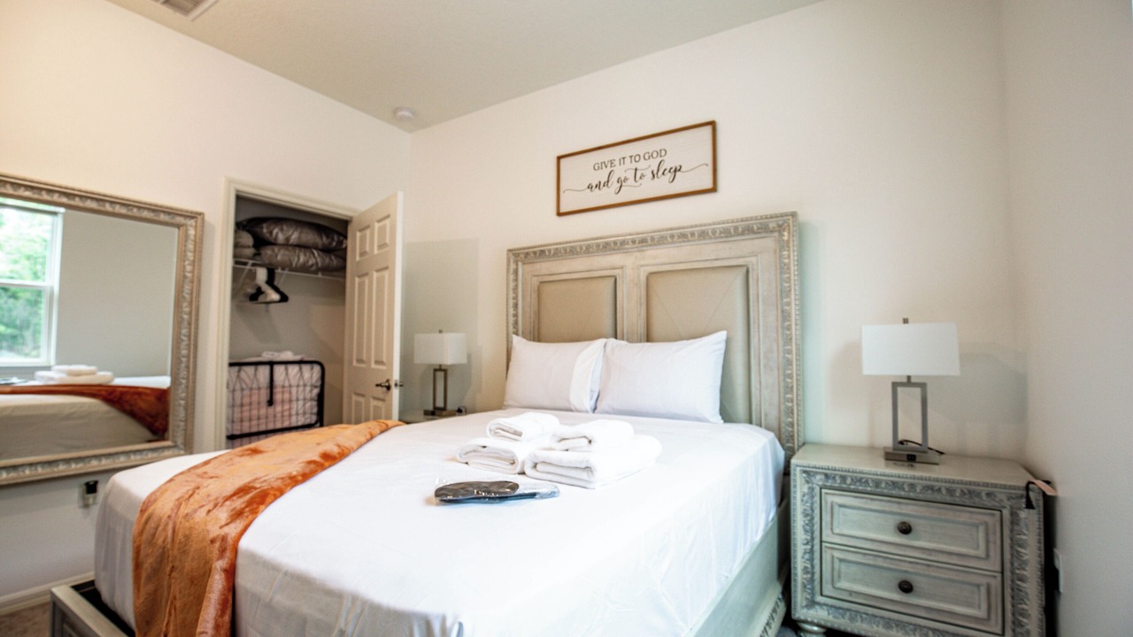 Photo of Bedroom in White City