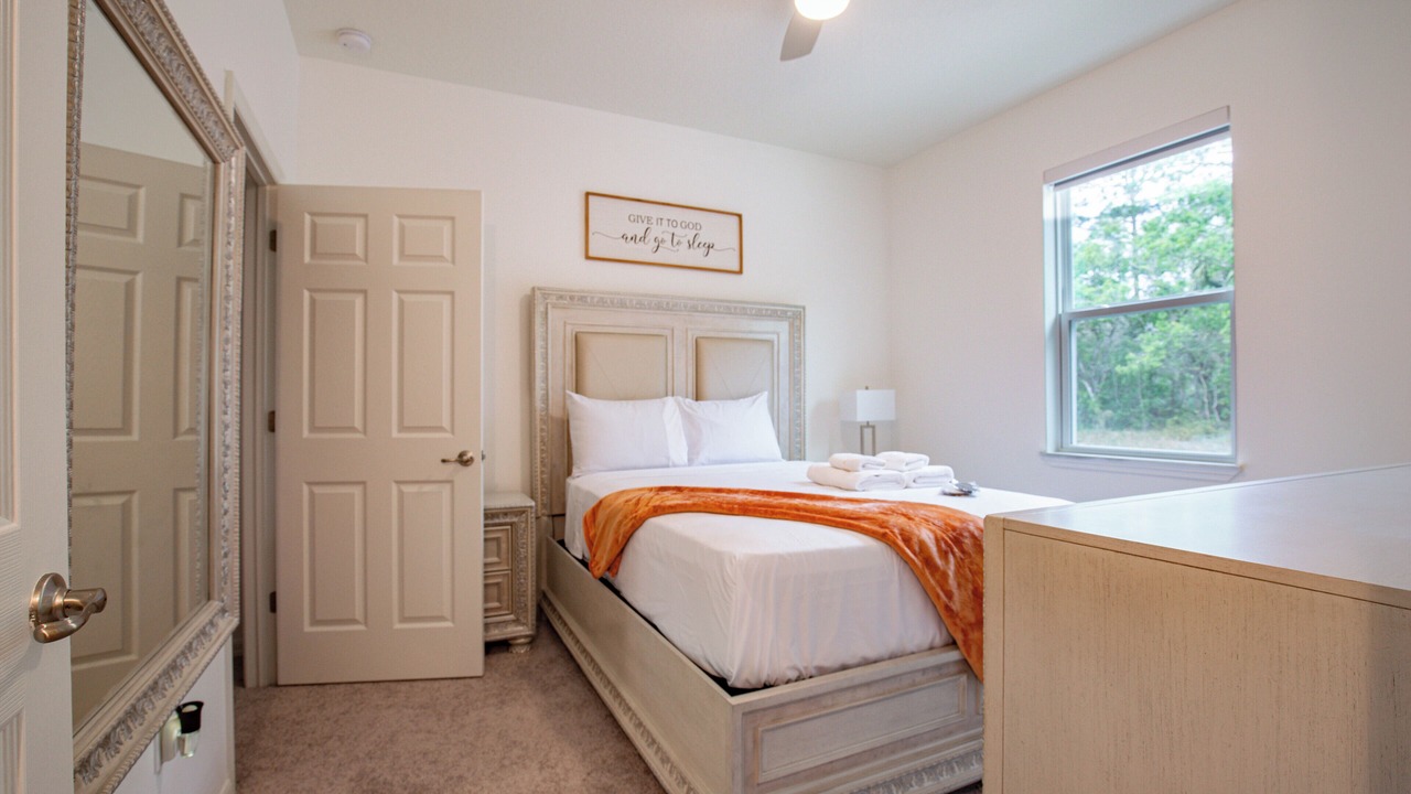 Photo of Bedroom in White City