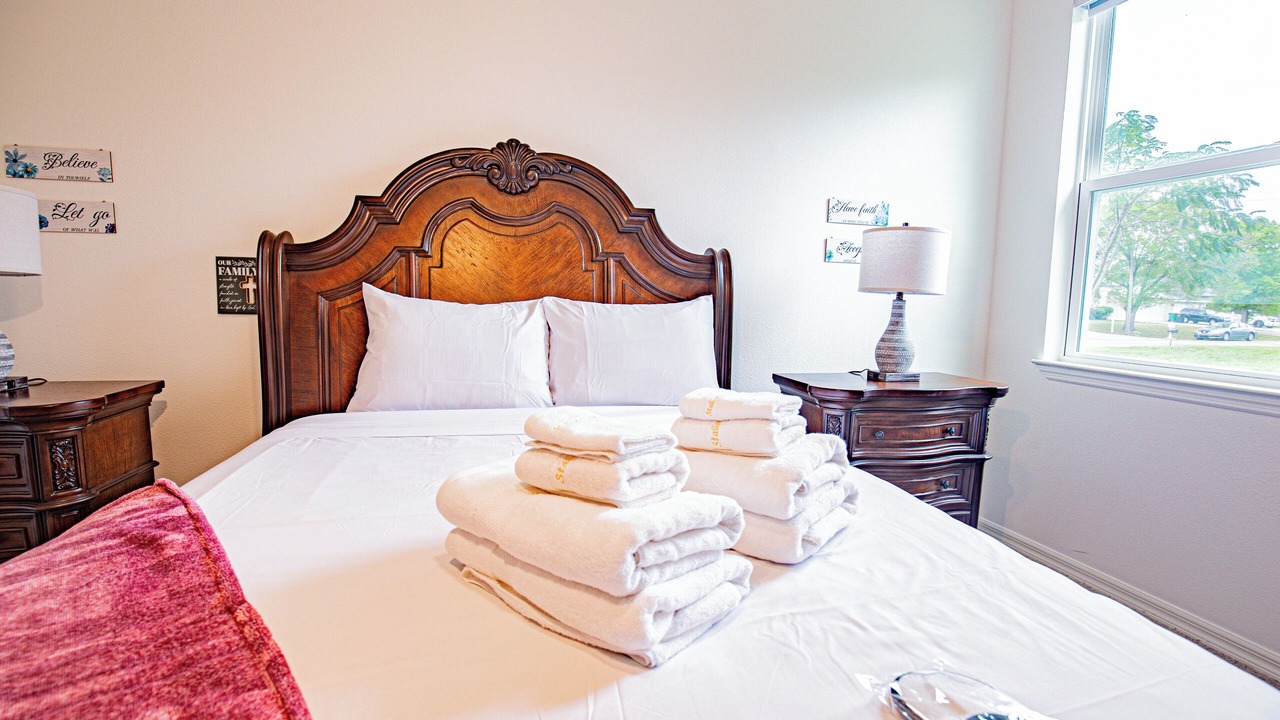 Photo of Bedroom in White City