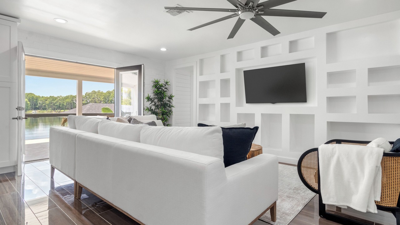 Photo of Livingroom in Land O' Lakes