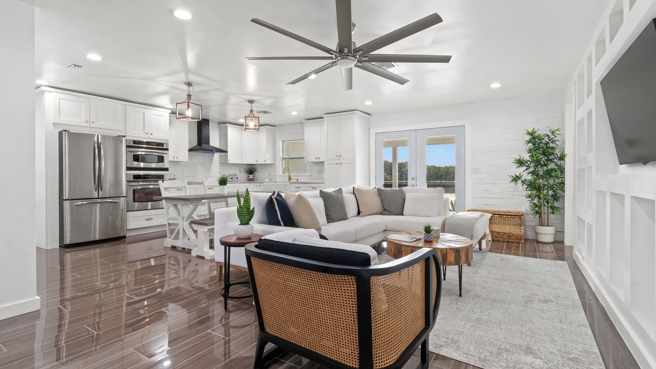 Photo of Livingroom in Land O' Lakes