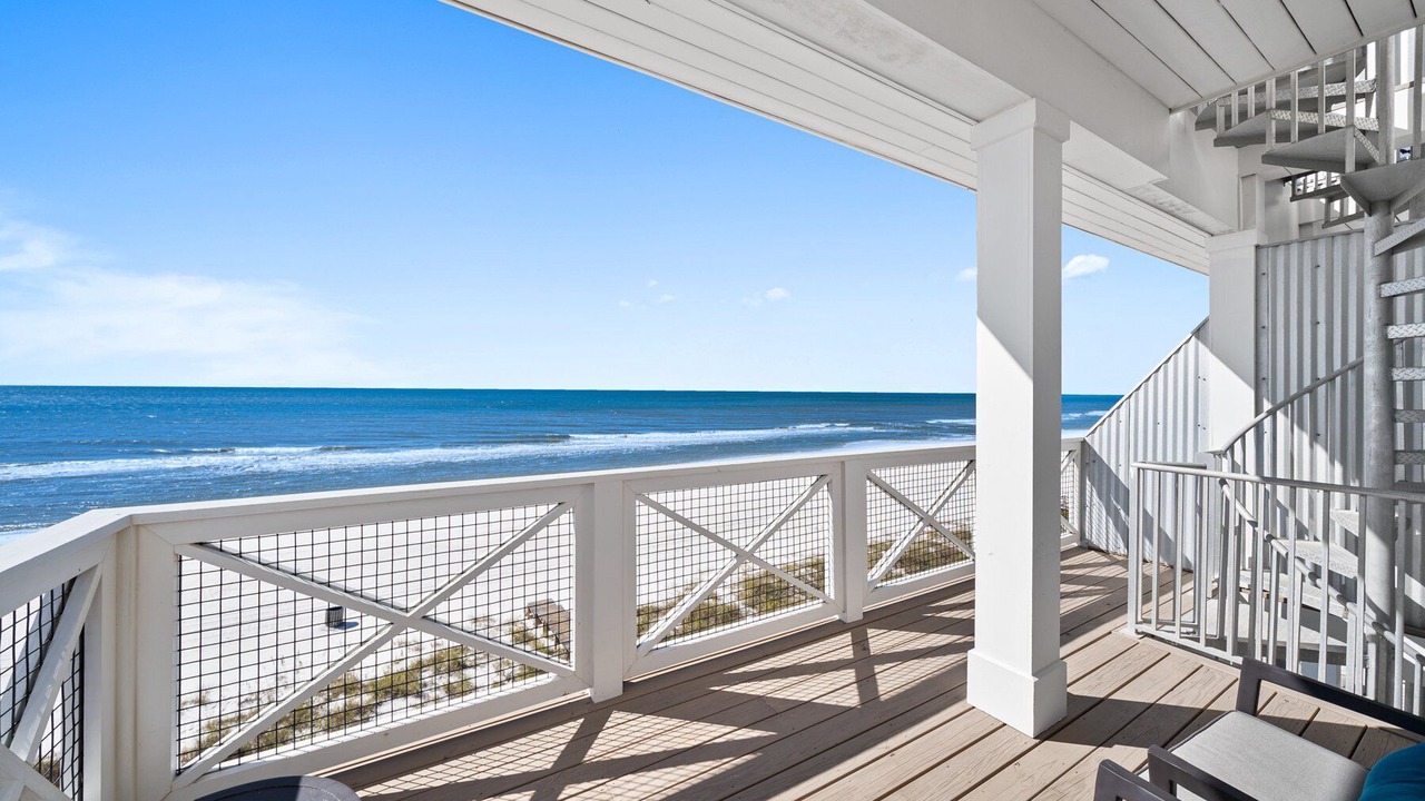 Photo of Patio Balcony in Crescent Beach