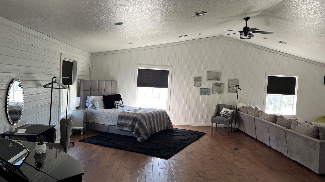 Photo of Bedroom in Mount Plymouth