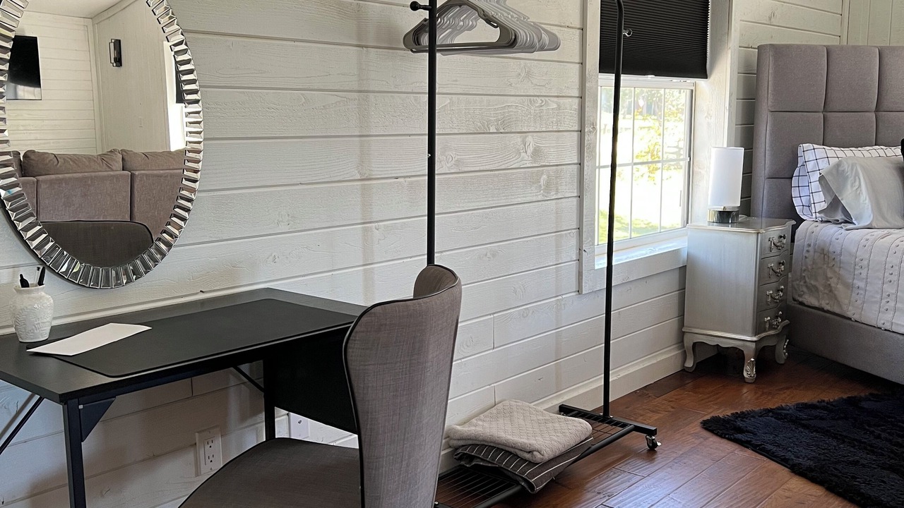 Photo of Bedroom in Mount Plymouth