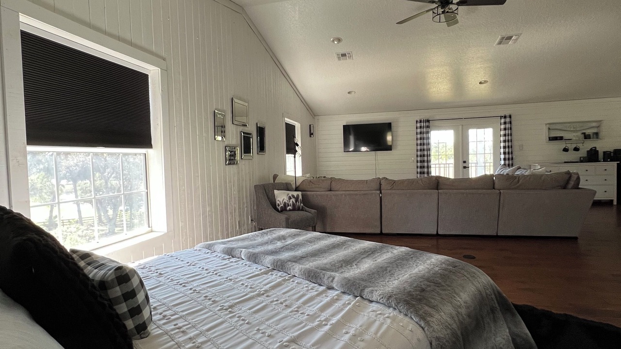Photo of Bedroom in Mount Plymouth