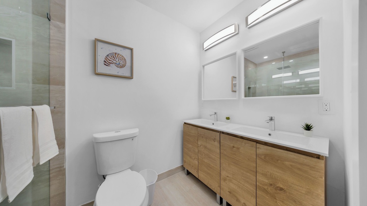 Photo of Bathroom in Allapattah