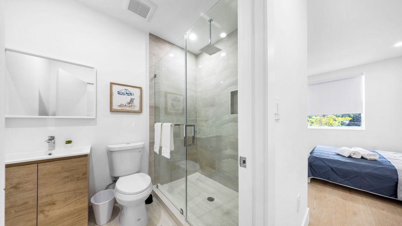 Photo of Bathroom in Allapattah
