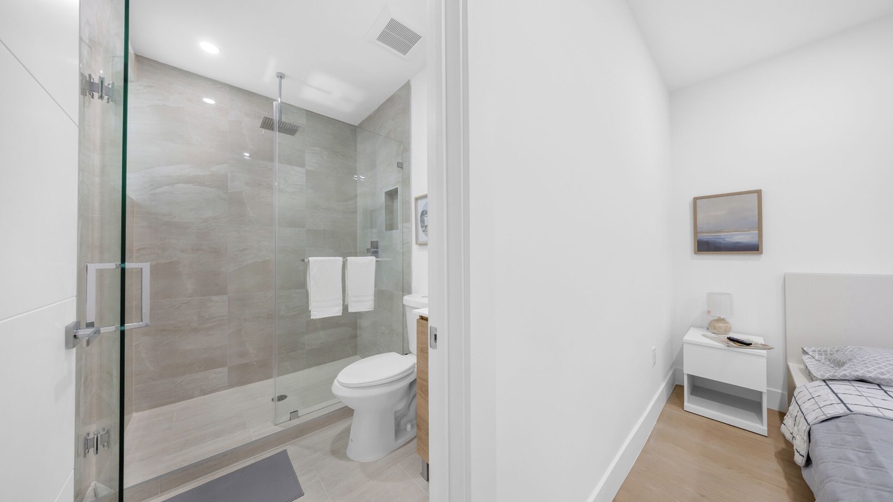 Photo of Bathroom in Allapattah