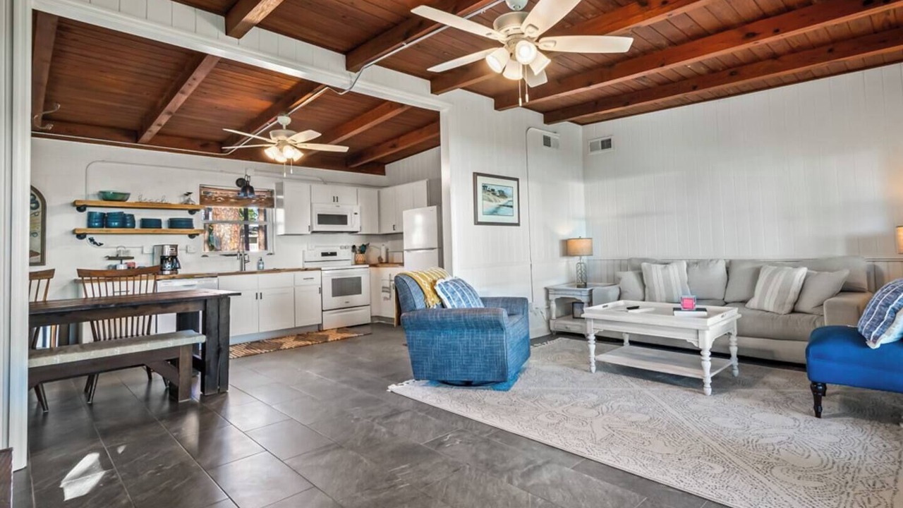 Photo of Livingroom in Panacea