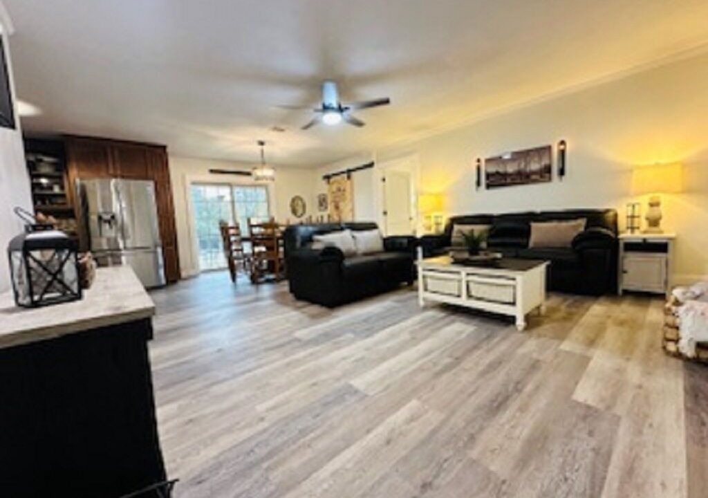 Photo of Livingroom in Graceville
