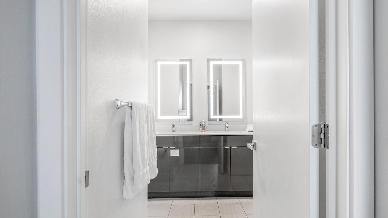 Photo of Bathroom in Port Tampa City