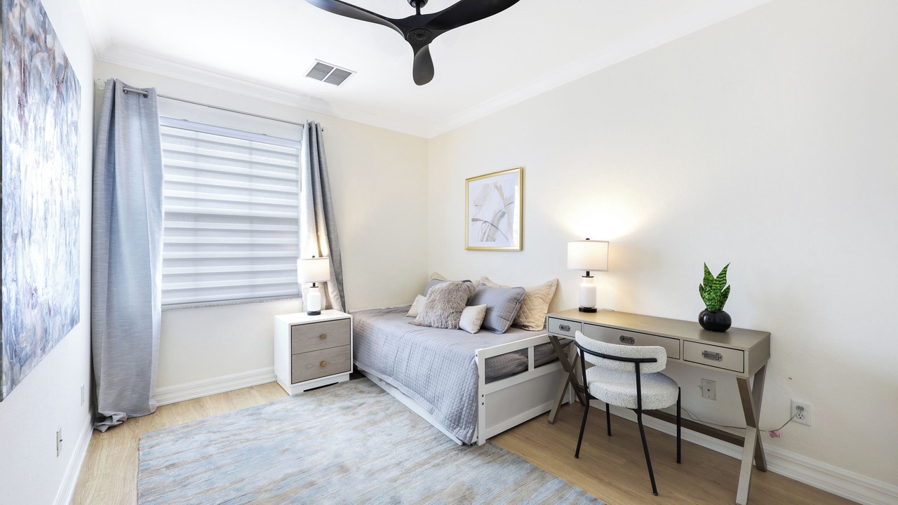 Photo of Bedroom in Botanica Lakes