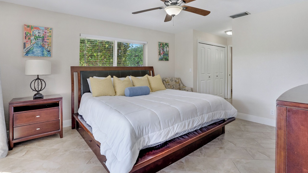 Photo of Bedroom in Coral Springs