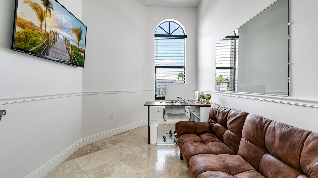 Photo of Livingroom in Olympia Heights