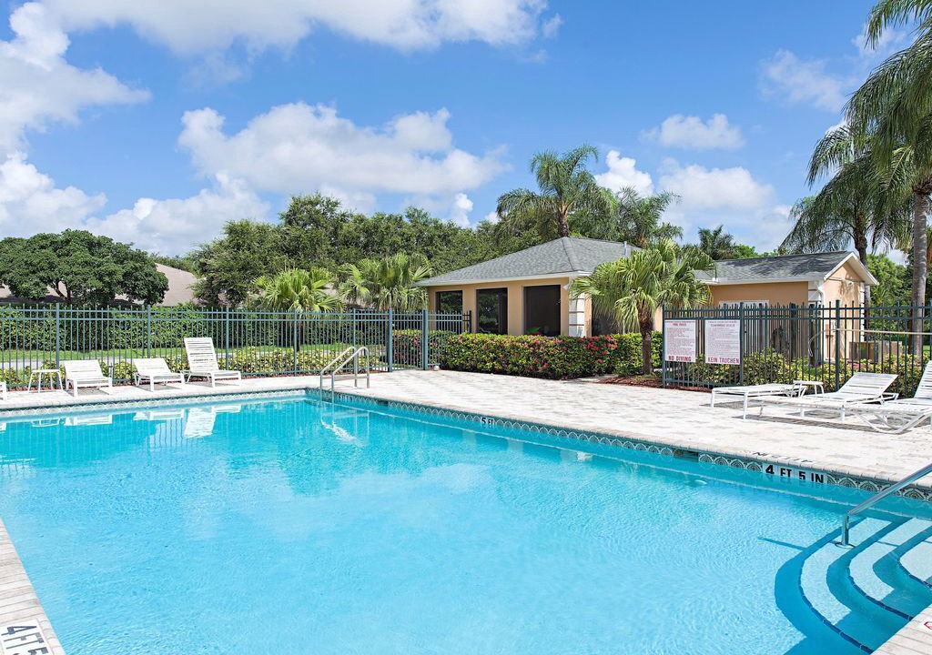 Photo of Outdoor in Crown Pointe