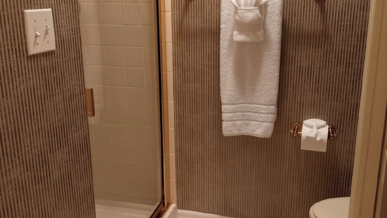 Photo of Bathroom in Crown Pointe