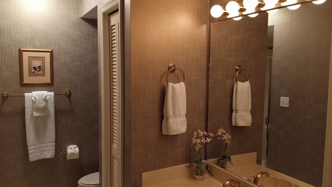 Photo of Bathroom in Crown Pointe