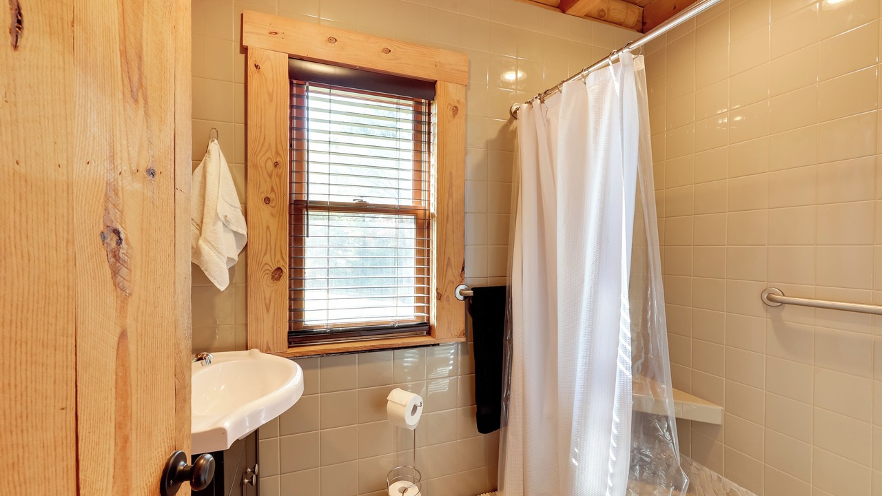 Photo of Bathroom in Hueytown