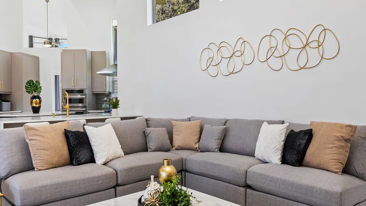 Photo of Livingroom in Parkland