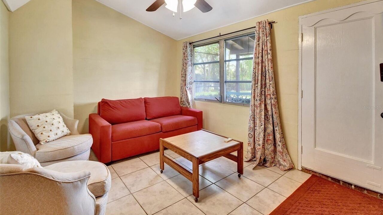 Photo of Livingroom in DeLand