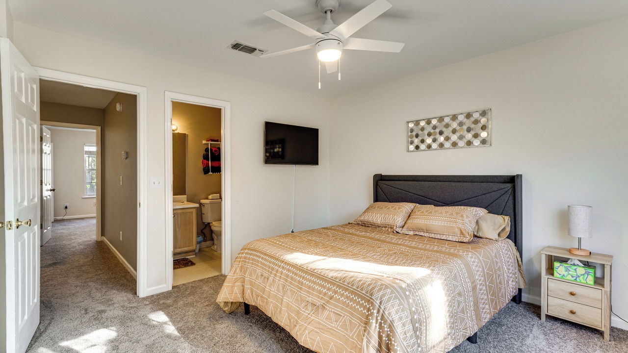 Photo of Bedroom in Lake Bradford -Cascade Lake