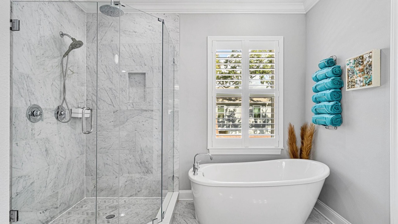 Photo of Bathroom in Bayshore Gardens