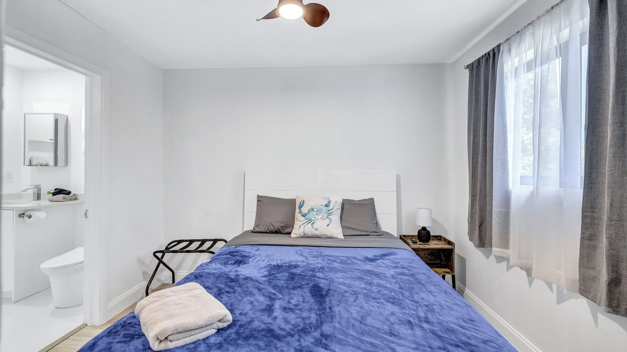 Photo of Bedroom in North Central Hollywood
