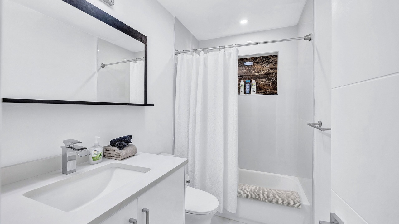 Photo of Bathroom in North Central Hollywood