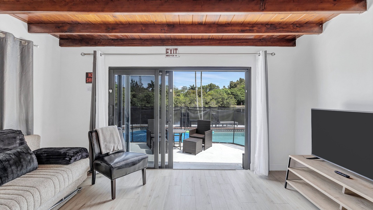 Photo of Livingroom in North Central Hollywood
