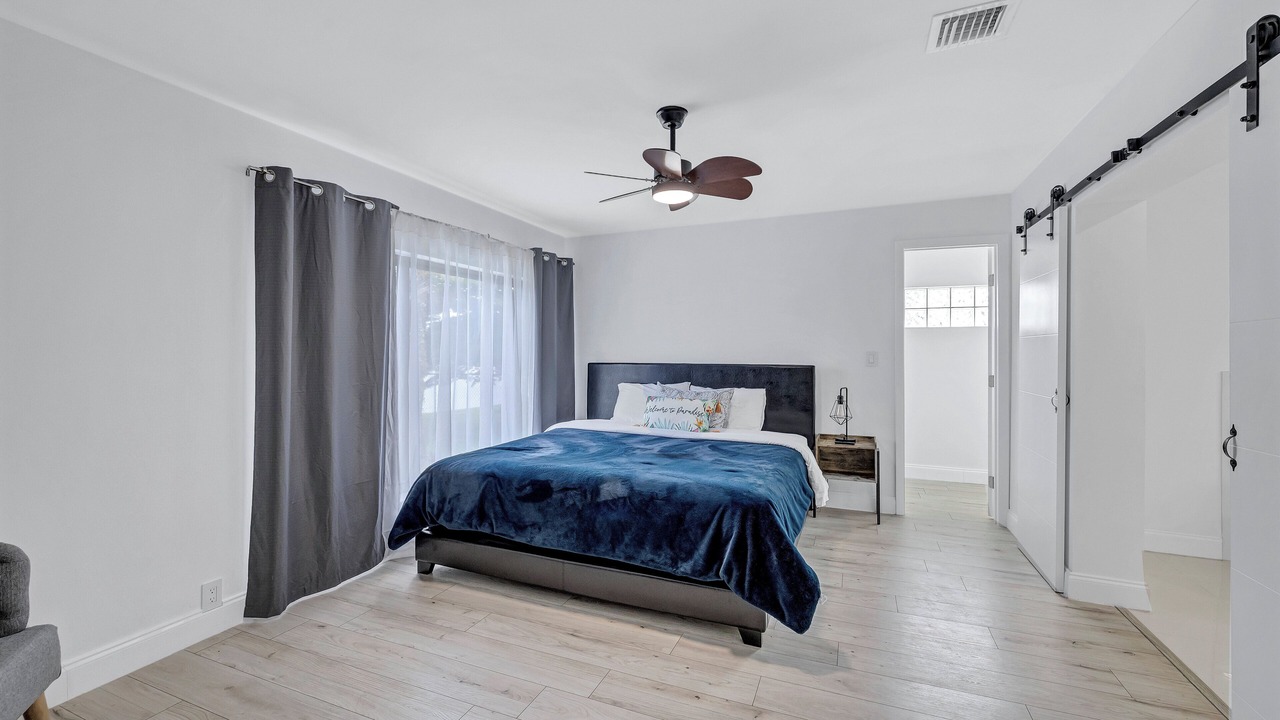 Photo of Bedroom in North Central Hollywood