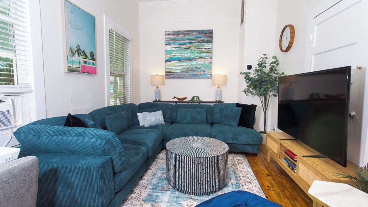 Photo of Livingroom in East Hill