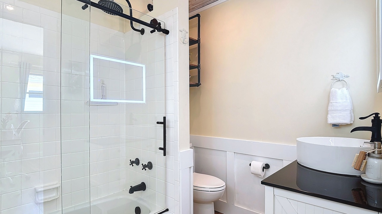 Photo of Bathroom in Mid Island