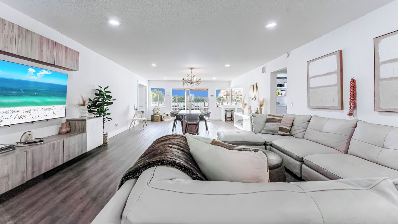 Photo of Livingroom in Hunt Club