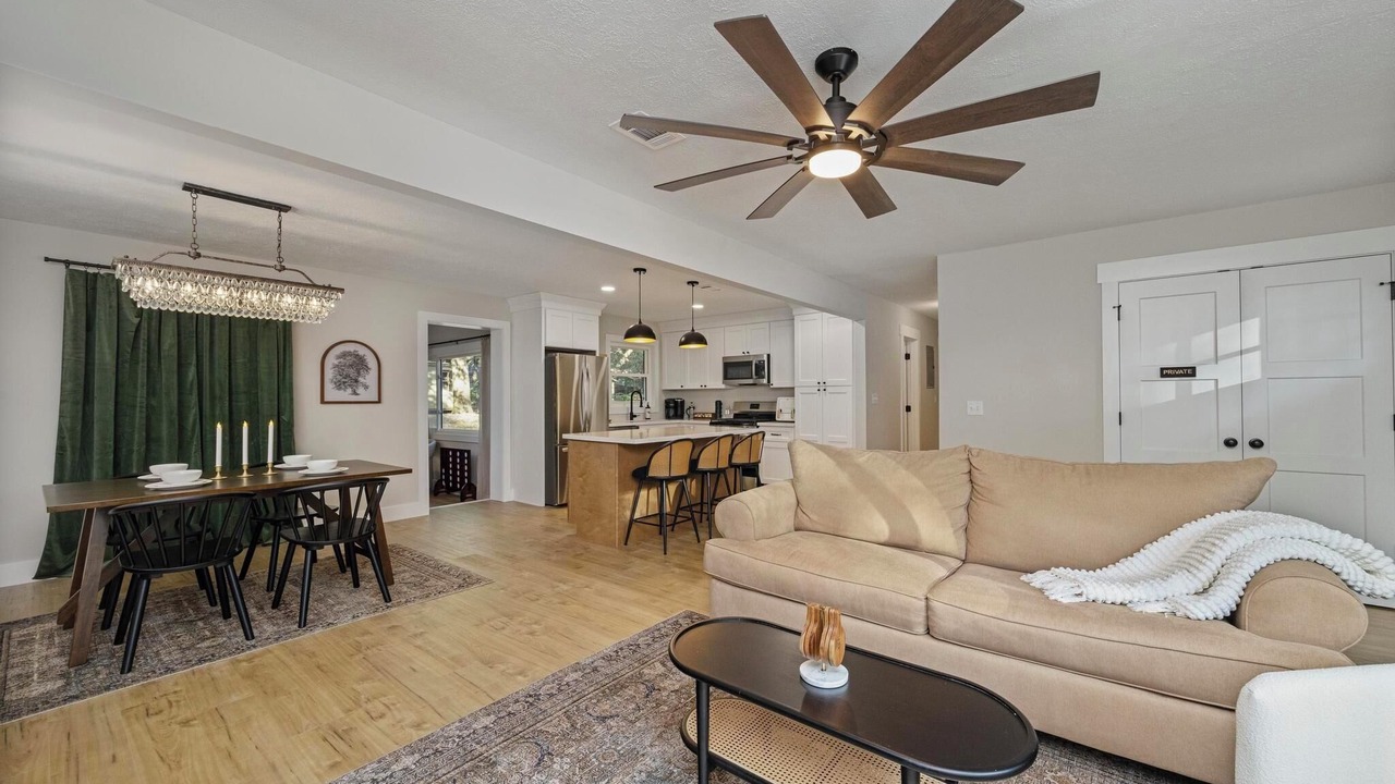 Photo of Livingroom in Mary Esther