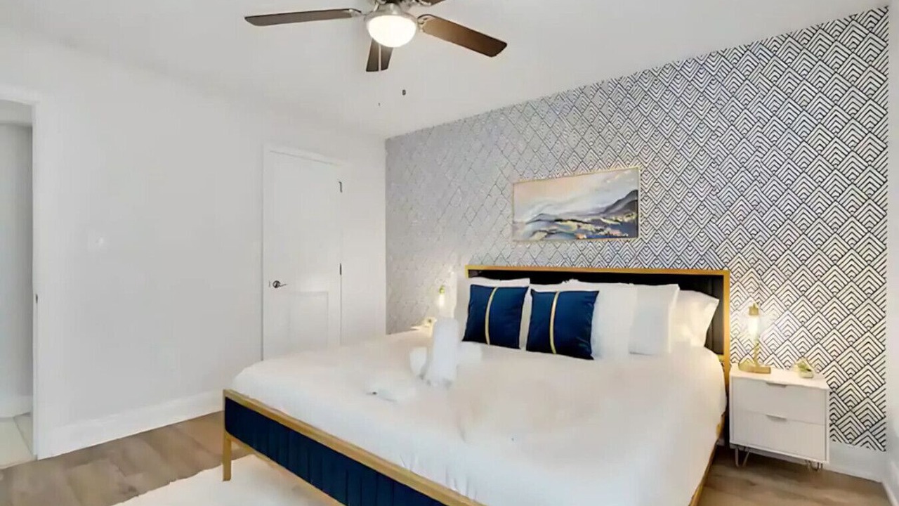 Photo of Bedroom in Bayshore Gardens