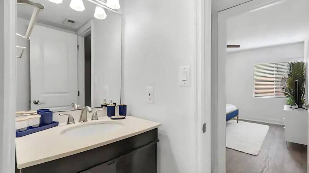 Photo of Bathroom in Bayshore Gardens