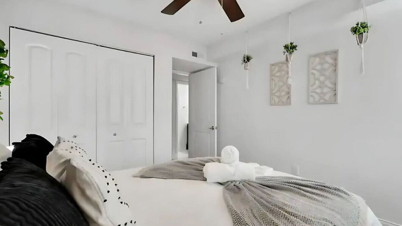 Photo of Bedroom in Bayshore Gardens