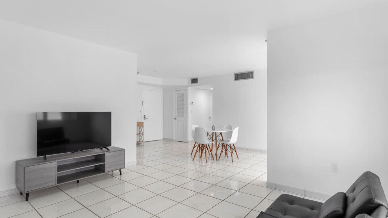 Photo of Livingroom in Bay Harbor Islands