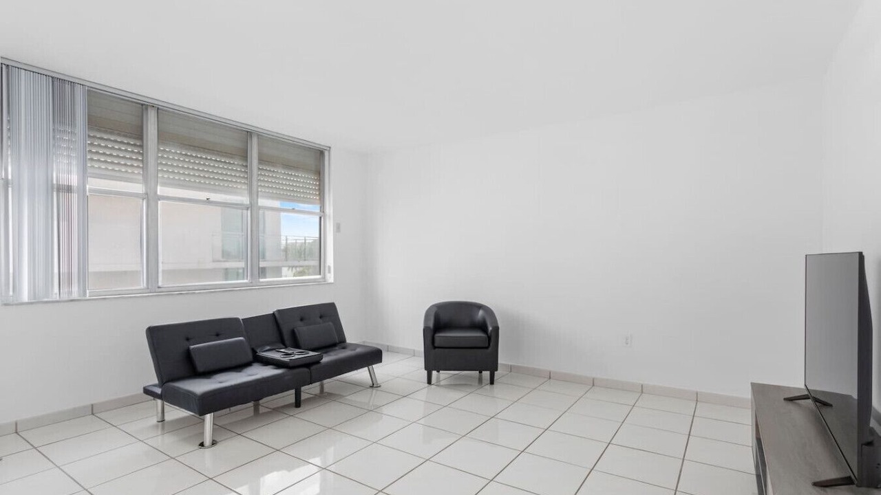 Photo of Livingroom in Bay Harbor Islands